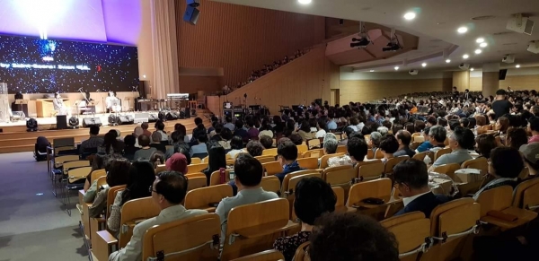 지난 9월 21일 토요일 오후 2시 성수동에 있는 성락성결교회에서 암 환자와 가족들을 초청한 제3차 CMP 집회