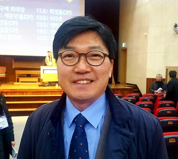 '제104회 총회 결의의 목회적 의미와 과제'라는 주제로 고형진 목사(강남동산교회 담임)가 발표하고 있다.