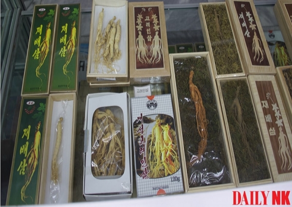 현재 북한 평양의 한 매장에서 팔리고 있는 각종 약초들 (사진 데일리NK)