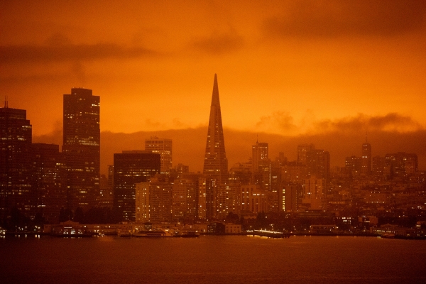 오렌지 빛 하늘로 뒤덮힌 샌프란시스코 전경 (구글 이미지 캡쳐)