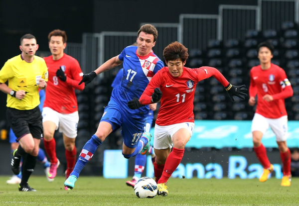 지난 2013년 열린 한국 크로아티아 평가전. 여기서 한국은 크로아티아에게 4:0으로 대패했다. 9년 전의 손흥민(11번)이다.