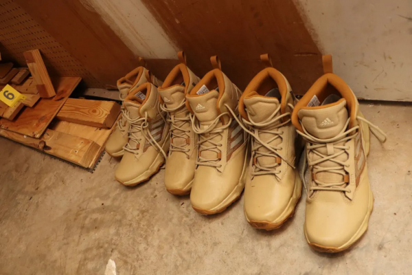 용의자들이 훈련에 사용한 군화형태의 신발- 사진출처 귀넷 카운티 경찰